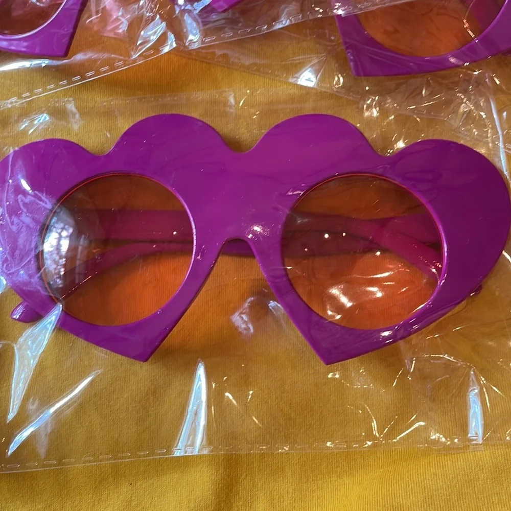 Party favors 4